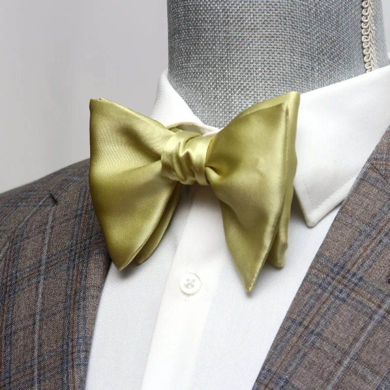 Men's tie with modern stripes-Big Butterfly Silk Bow Tie