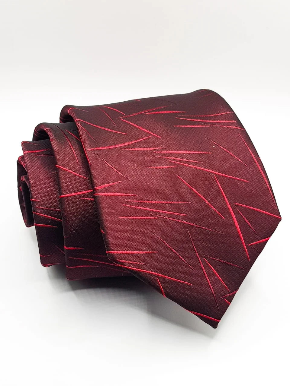 Men's tie with a chic modern pattern-Dynamic Striped Charm Tie With Pocket Square