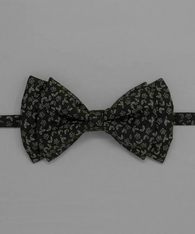 Men's tie with a sophisticated pattern-Monochrome Black Floral Bowtie