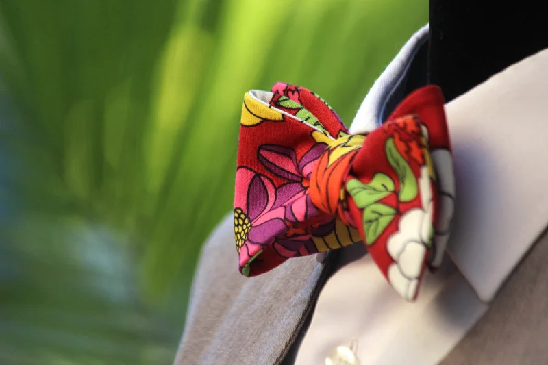 Simple men's tie for interviews-Red Floral Self-Tie Bow Tie